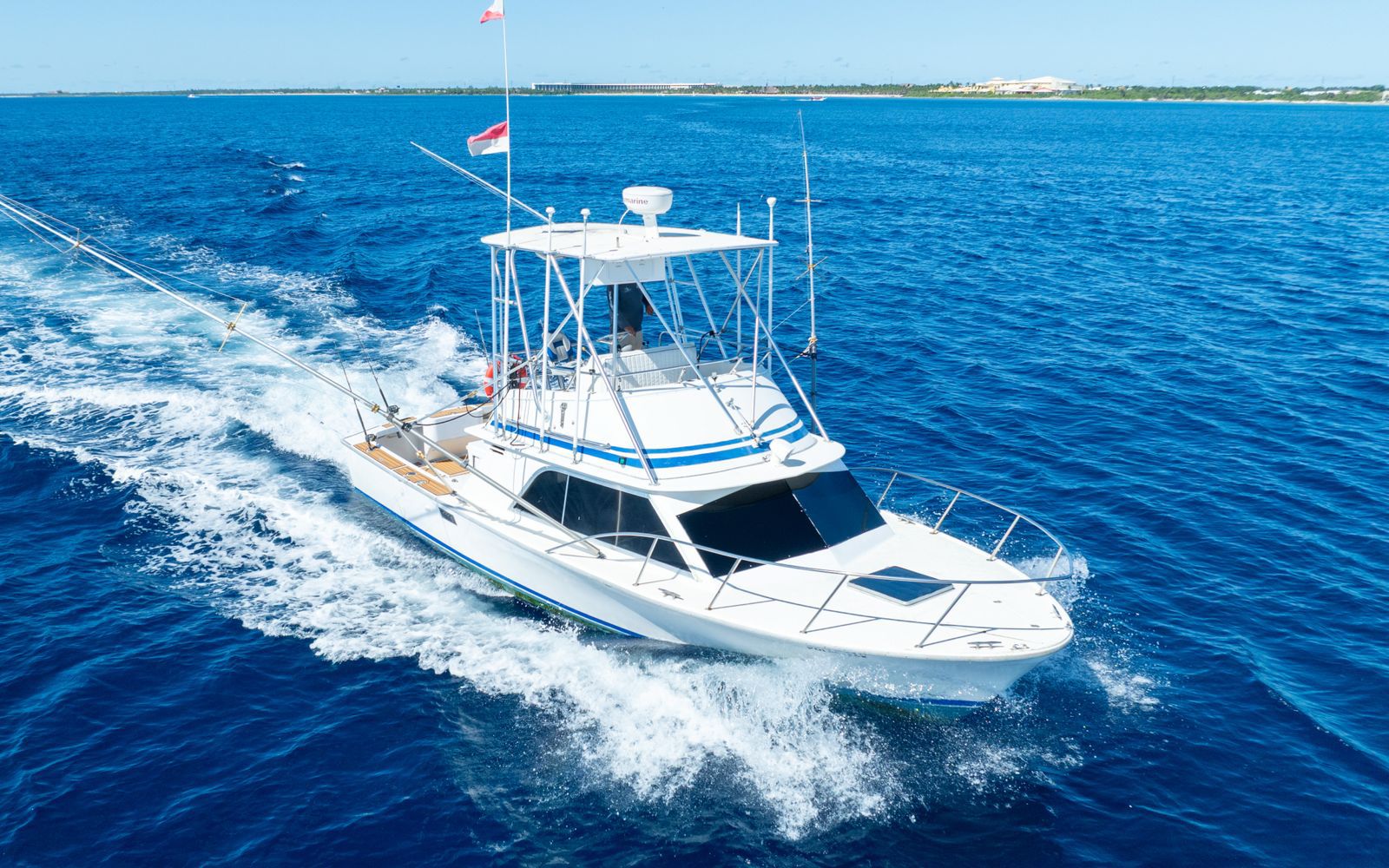 32 footer sport fishing boat in the Riviera Maya