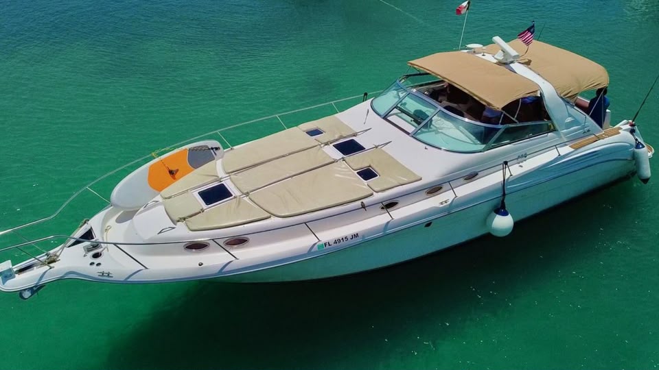 Fourwinns 48 luxury yacht