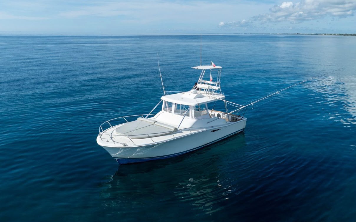 Puerto Aventuras sport fishing aboard the Tocayos 38