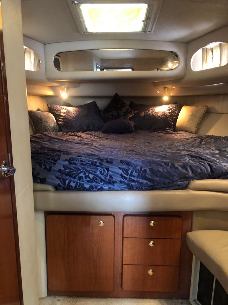 Cabin bedroom aboard the Flybridge 47