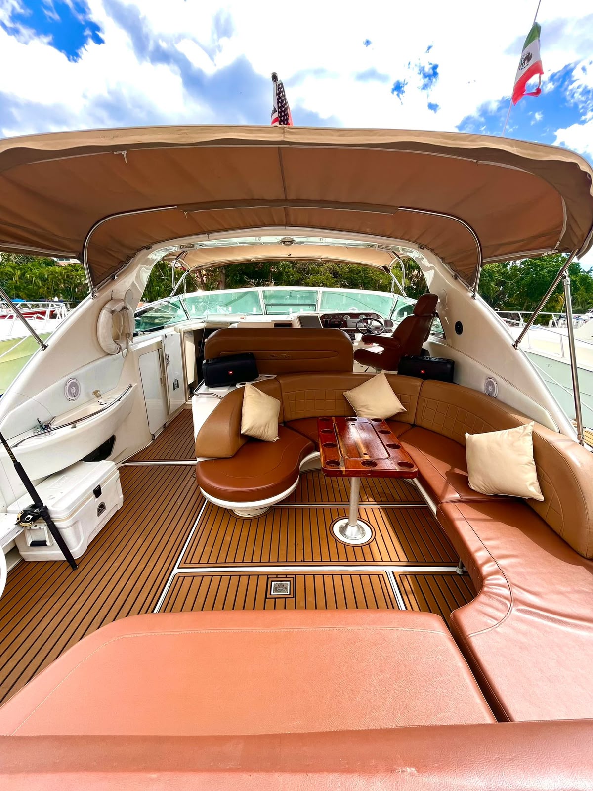 Cushioned stern lounge of the Fourwinns 48