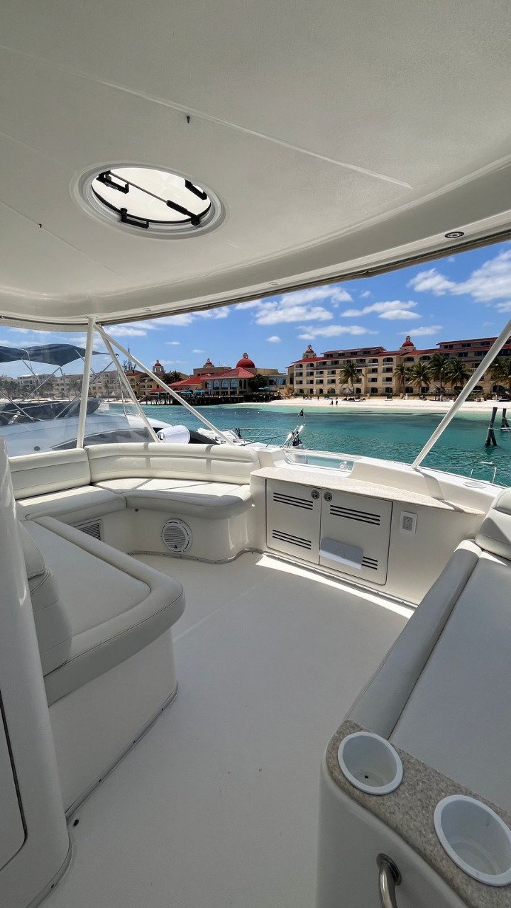 Flybridge of the most luxurious fishing yacht in Cancún