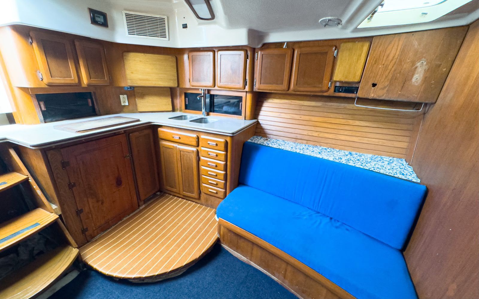 Inside the Tocayos 38 vessel