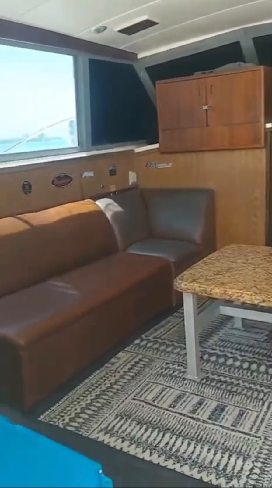 Sala del yate Troler 40 en Cancún