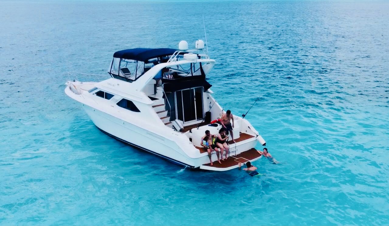 Flybridge 47 Aventuras yate de lujo