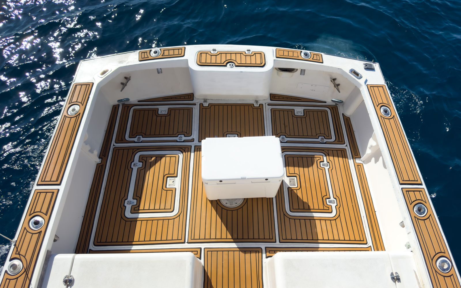 Stern and fishing cockpit of the Riviera 32