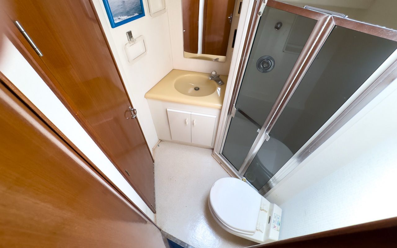 Private bathroom aboard the Scout 43